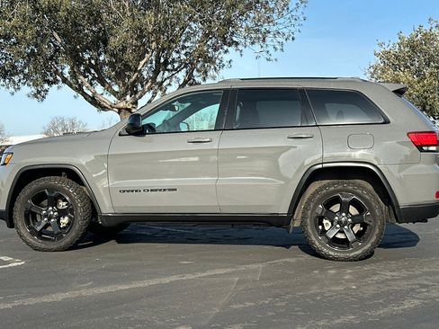 Used 2019 Jeep Grand Cherokee Laredo image 7