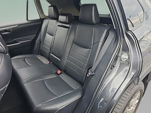 Used 2021 Toyota RAV4 XLE Premium image 28