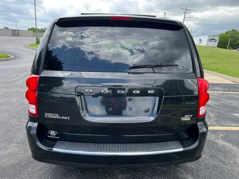 Used 2019 Dodge Grand Caravan SXT FWD image 4