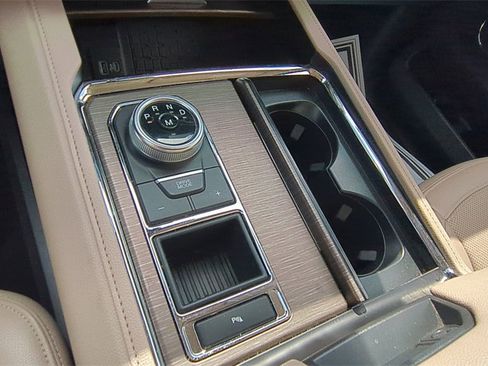 Used 2024 Ford Expedition Limited image 19