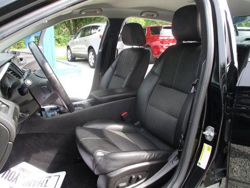 Used 2017 Chevrolet Impala LT FWD image 16