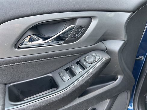 Used 2023 Chevrolet Traverse LT image 16