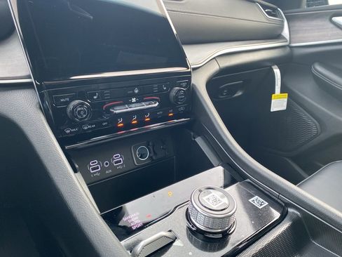 New 2025 Jeep Grand Cherokee Limited image 27