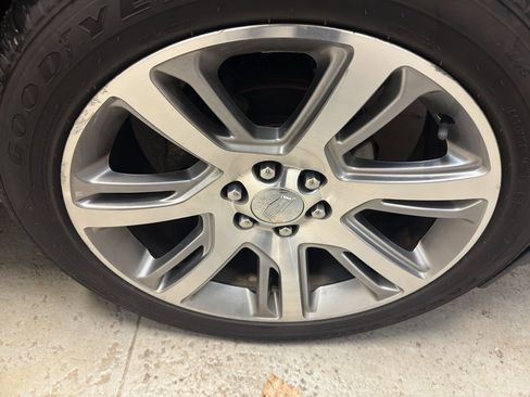 Used 2015 Cadillac Escalade Luxury image 34