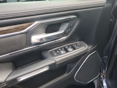 Used 2019 RAM 1500 Laramie RWD image 12