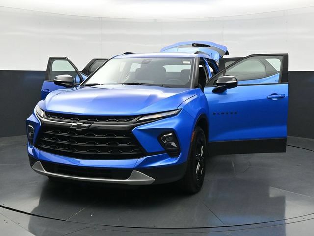 Used 2024 Chevrolet Blazer LT w/ Sound & Technology Package FWD image 46
