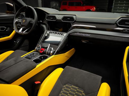 Used 2021 Lamborghini Urus AWD/4WD image 61