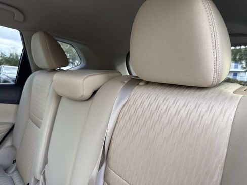 Used 2017 Nissan Rogue SV image 15