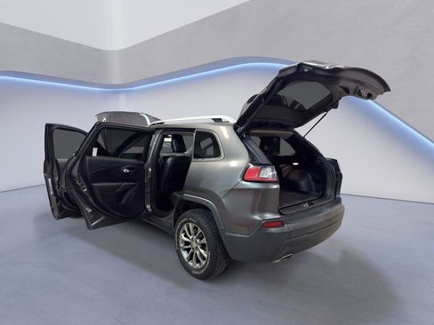 Used 2019 Jeep Cherokee Latitude Plus w/ Comfort/Convenience Group image 11