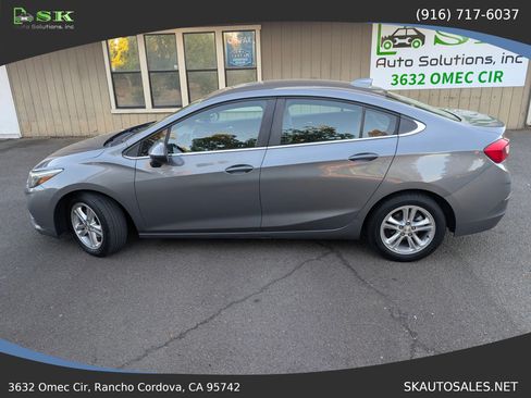 Used 2018 Chevrolet Cruze LT FWD image 12
