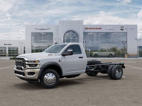 New 2026 RAM 5500 Tradesman w/ Chrome Appearance Group image 2