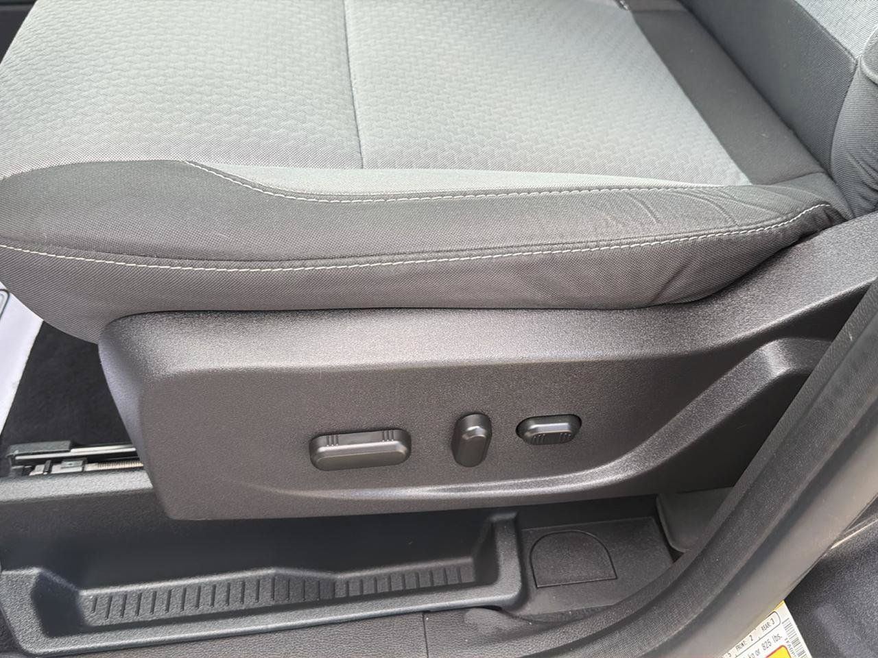 Used 2018 Ford C-MAX SE w/ Cold Weather Package FWD image 17