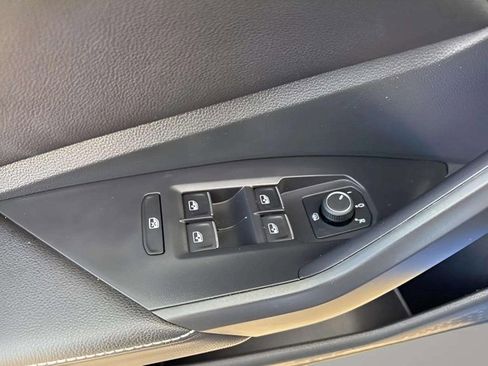 Used 2024 Volkswagen Jetta SE w/ Panoramic Sunroof Package image 12