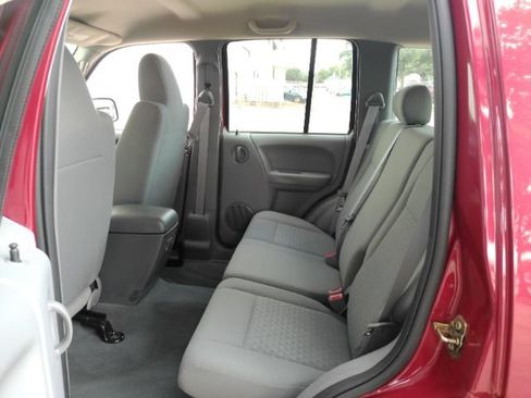Used 2006 Jeep Liberty Sport RWD image 14