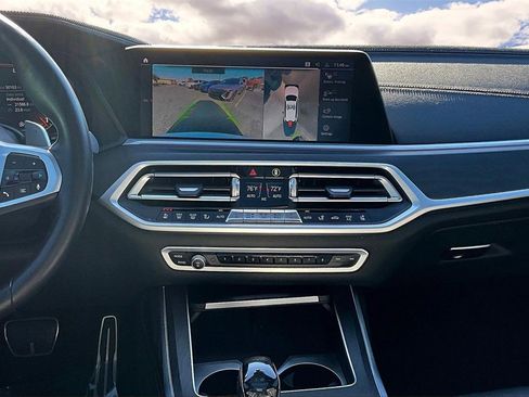 Used 2021 BMW X7 M50i image 9