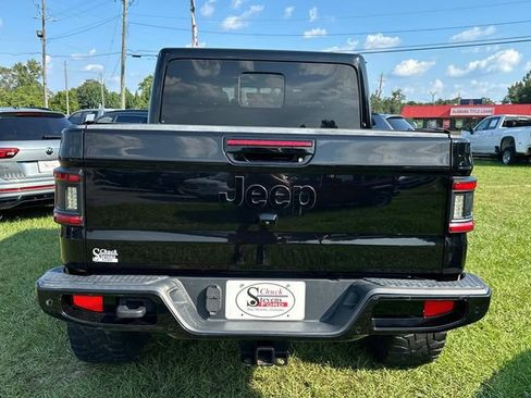 Used 2021 Jeep Gladiator Overland image 4