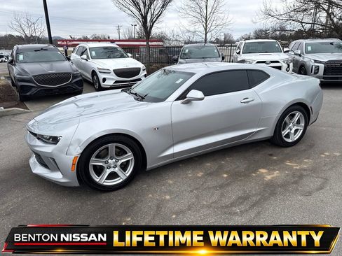 Used 2018 Chevrolet Camaro LT RWD image 4