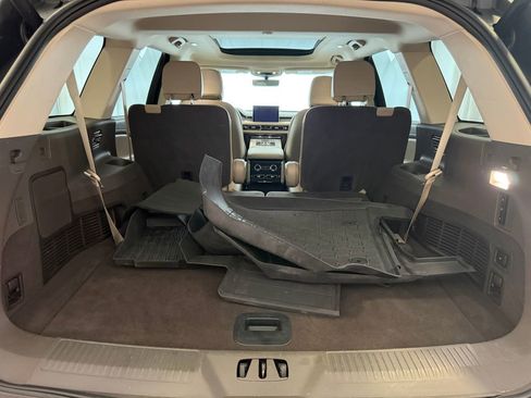 Used 2023 Lincoln Aviator AWD w/ Premium Package image 28