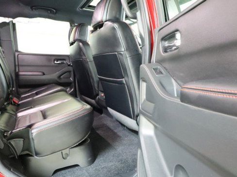 Used 2025 Nissan Frontier PRO-4X w/ Pro Premium Package image 11