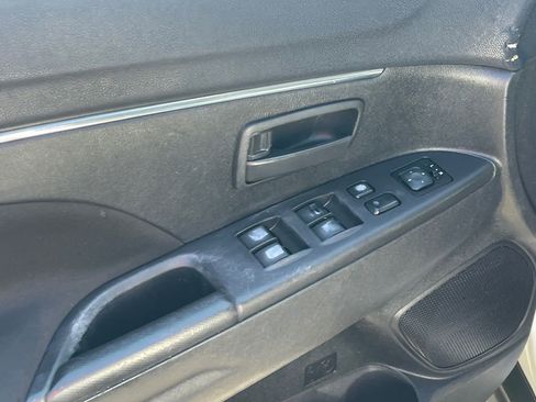 Used 2015 Mitsubishi Outlander Sport ES image 32