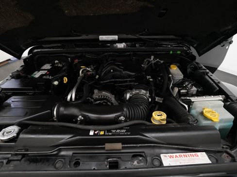 Used 2018 Jeep Wrangler Unlimited Sahara AWD/4WD image 3