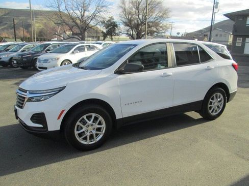 Used 2022 Chevrolet Equinox LS w/ LS Convenience Package image 3