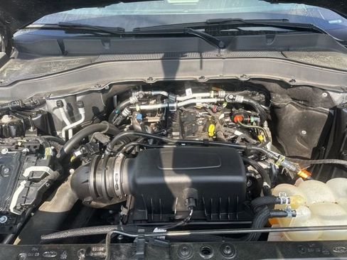 Used 2022 Ford Explorer XLT w/ Equipment Group 202A image 35