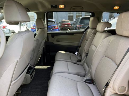 Used 2024 Honda Odyssey EX image 11