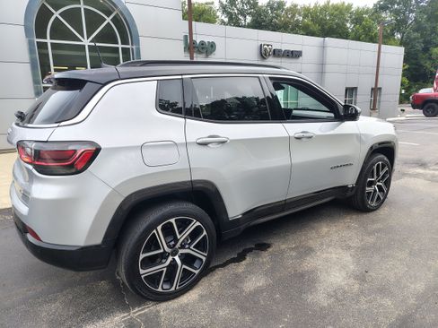 Certified 2025 Jeep Compass Limited w/ Elite Group AWD/4WD image 13