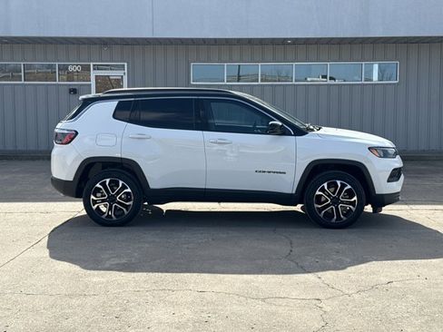 Used 2022 Jeep Compass Limited image 2
