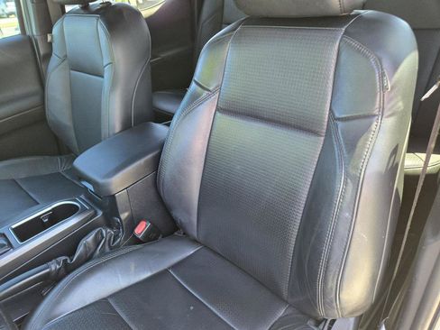 Used 2022 Toyota Tacoma TRD Sport w/ TRD Premium Sport Package AWD/4WD image 15