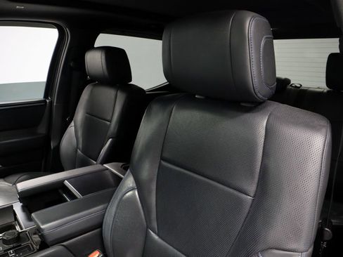 Used 2024 Toyota Tundra Platinum AWD/4WD image 27
