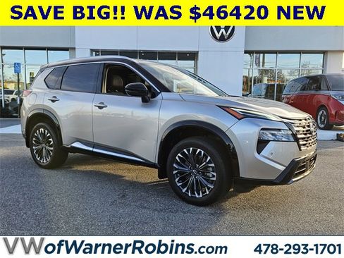 Used 2025 Nissan Rogue Platinum w/ Tech Package image 1