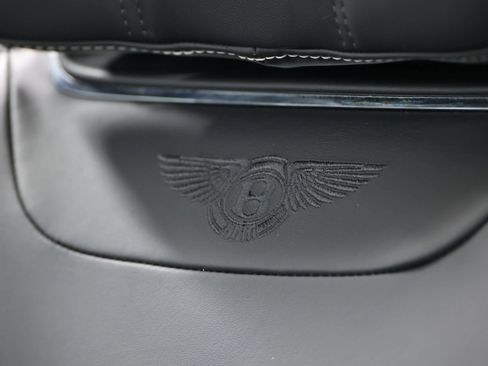 Used 2018 Bentley Bentayga Onyx Edition AWD/4WD image 21