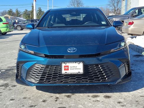 Certified 2025 Toyota Camry SE image 2