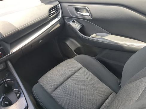 Used 2024 Nissan Rogue SV FWD image 19