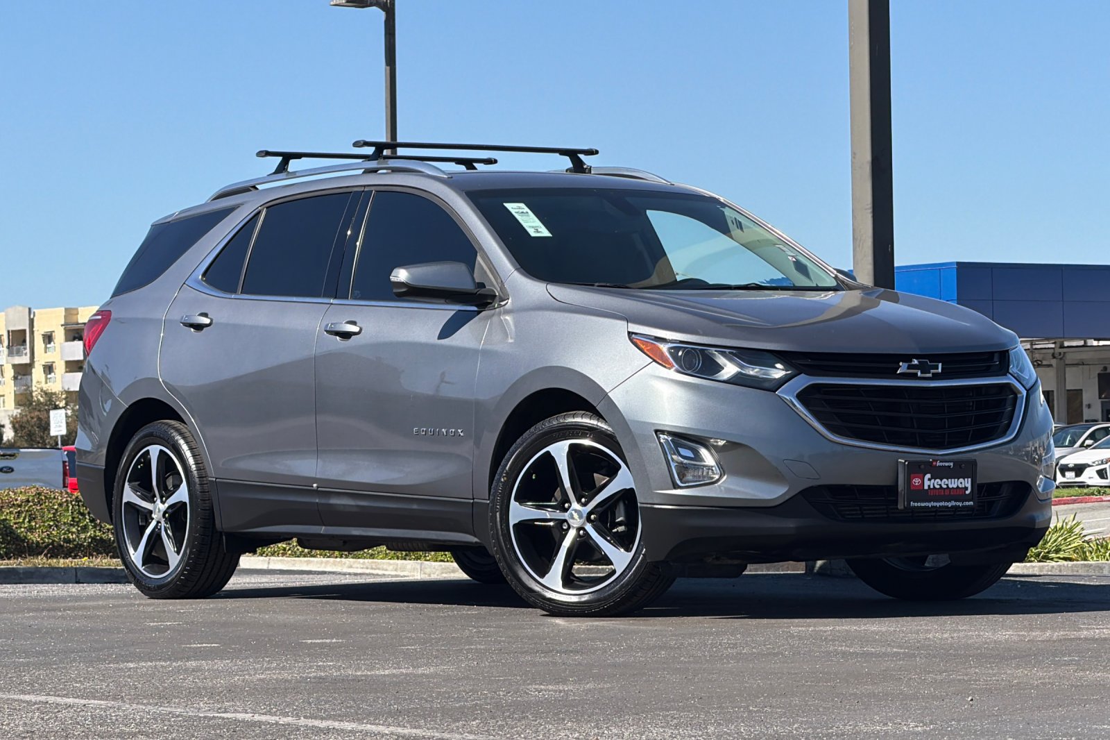 Used 2018 Chevrolet Equinox LT FWD image 2