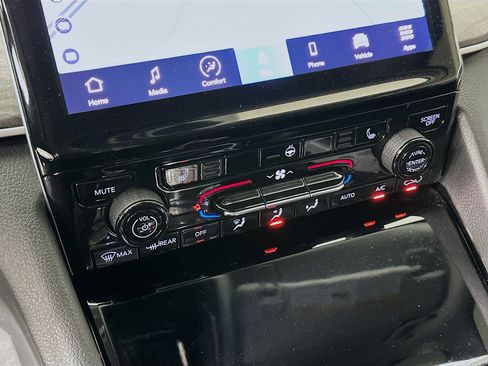 Used 2022 Jeep Grand Cherokee L Limited image 24