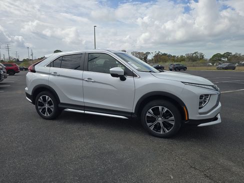 Used 2022 Mitsubishi Eclipse Cross SE image 2