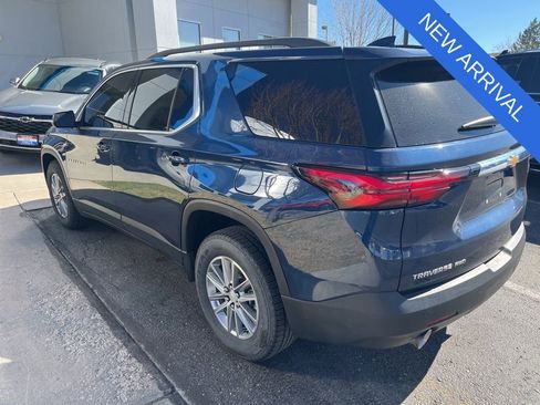 Used 2023 Chevrolet Traverse LT image 3