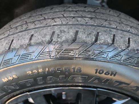 Used 2023 GMC Acadia SLE w/ Driver Convenience Package image 27