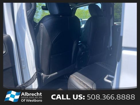 Used 2022 Jeep Gladiator Overland AWD/4WD image 12
