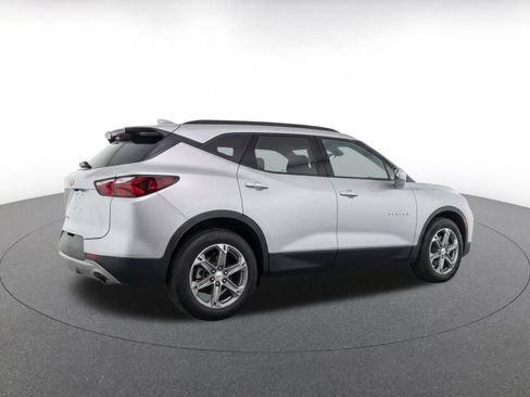 Used 2025 Chevrolet Blazer LT FWD image 9