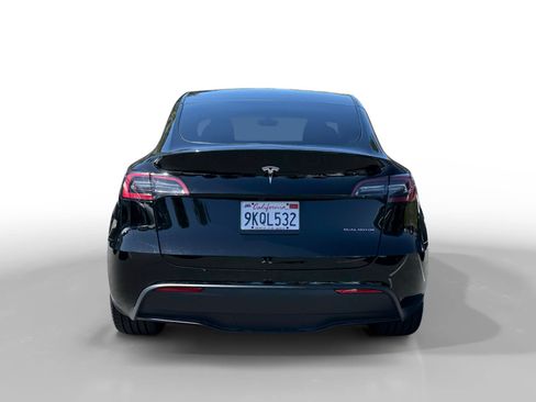 Used 2023 Tesla Model Y 2WD image 4