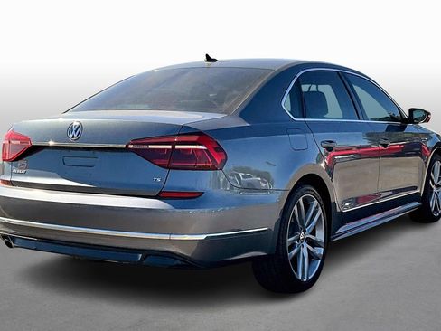 Used 2017 Volkswagen Passat 1.8T R-Line image 2