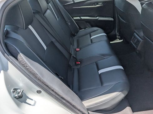 Used 2025 Toyota Camry SE w/ Convenience Package FWD image 5