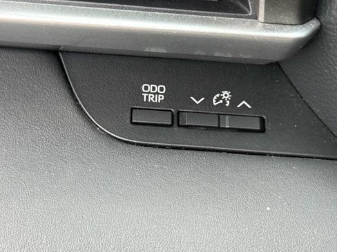 Used 2020 Toyota Highlander L AWD/4WD image 44
