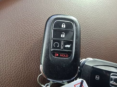 Used 2025 Honda Pilot Elite image 19