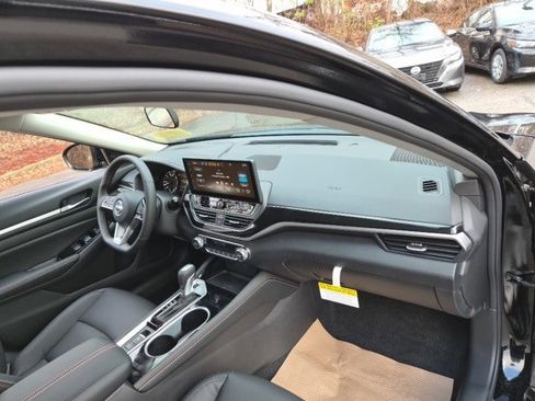 New 2025 Nissan Altima 2.5 SR image 10