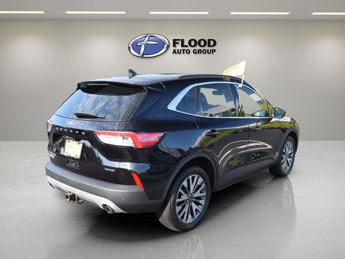 Used 2022 Ford Escape Titanium w/ Class II Trailer Tow Package AWD/4WD image 4